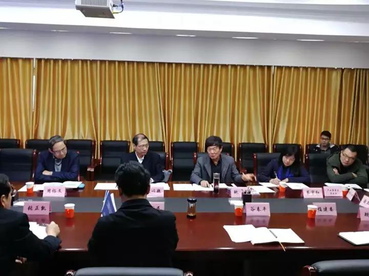 ���{�U��